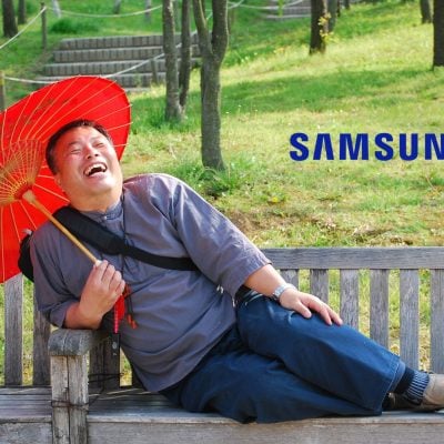 asian korean man laughing śmiech mężczyzna samsung logo
