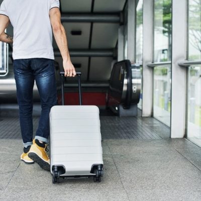 wakacje leaving odejście lotnisko samolot bagaż walizka podróż journey trip