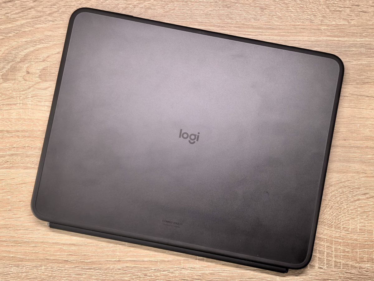 Logitech Combo Touch for iPad Pro M4 (2024)