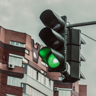 skrzyżowanie zielone światło sygnalizacja świetlna traffic lights
