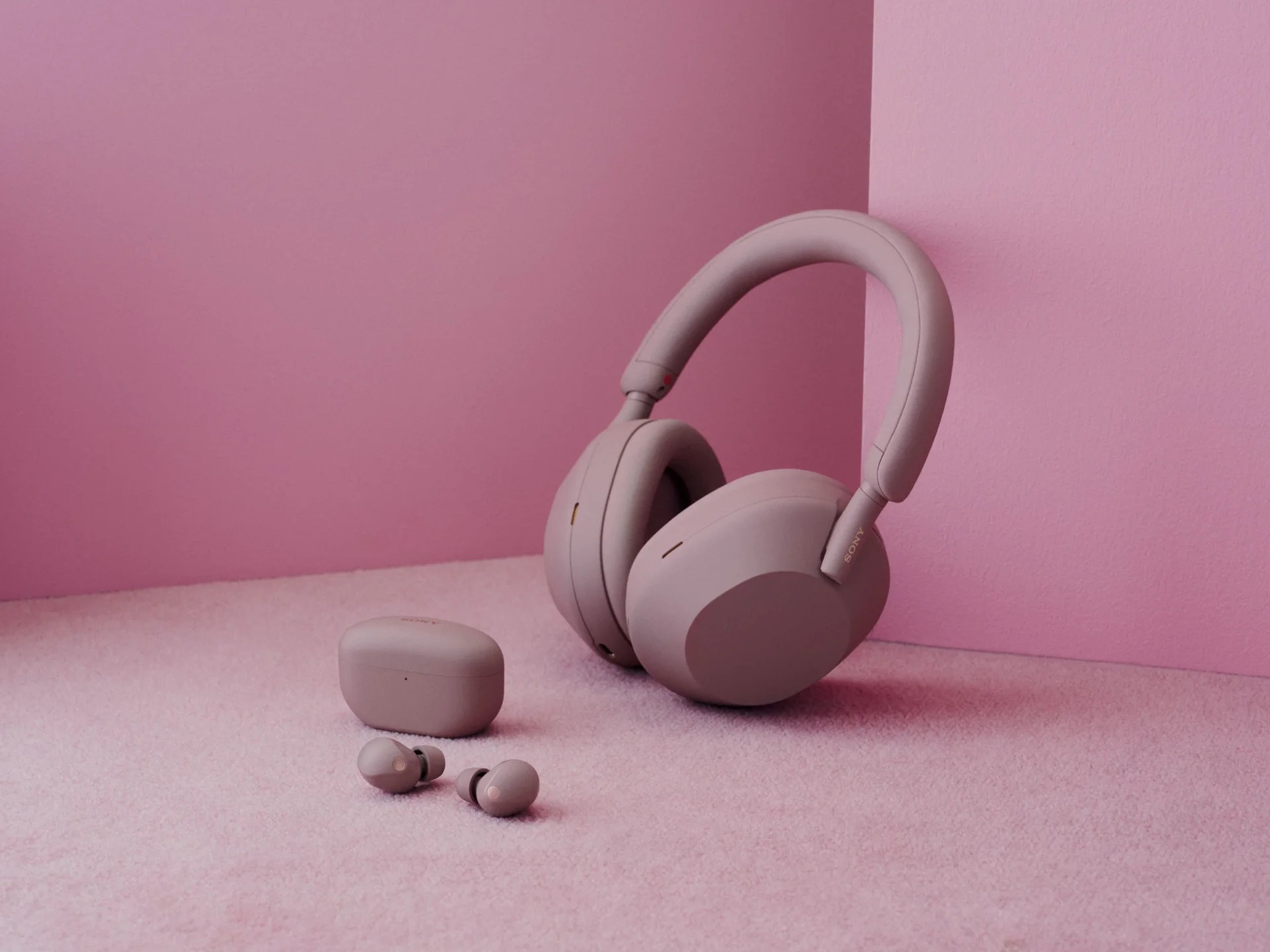 Sony WH-1000XM5 i Sony WF-1000XM5 w wersji Smoky Pink