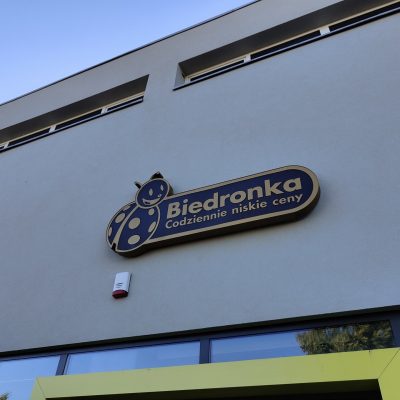 sklep market dyskont biedronka logo fot. tabletowo.pl