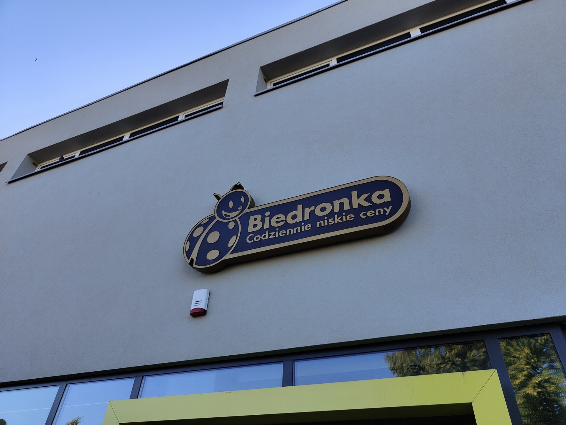 sklep market dyskont biedronka logo fot. tabletowo.pl